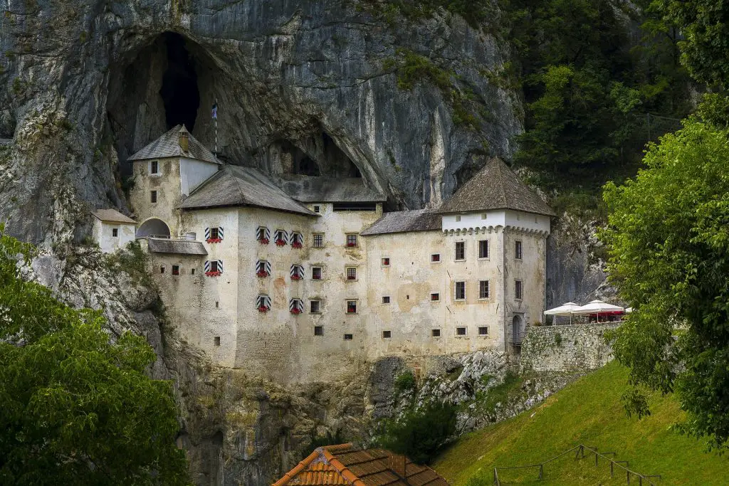 Castillo de Predjama en Eslovenia