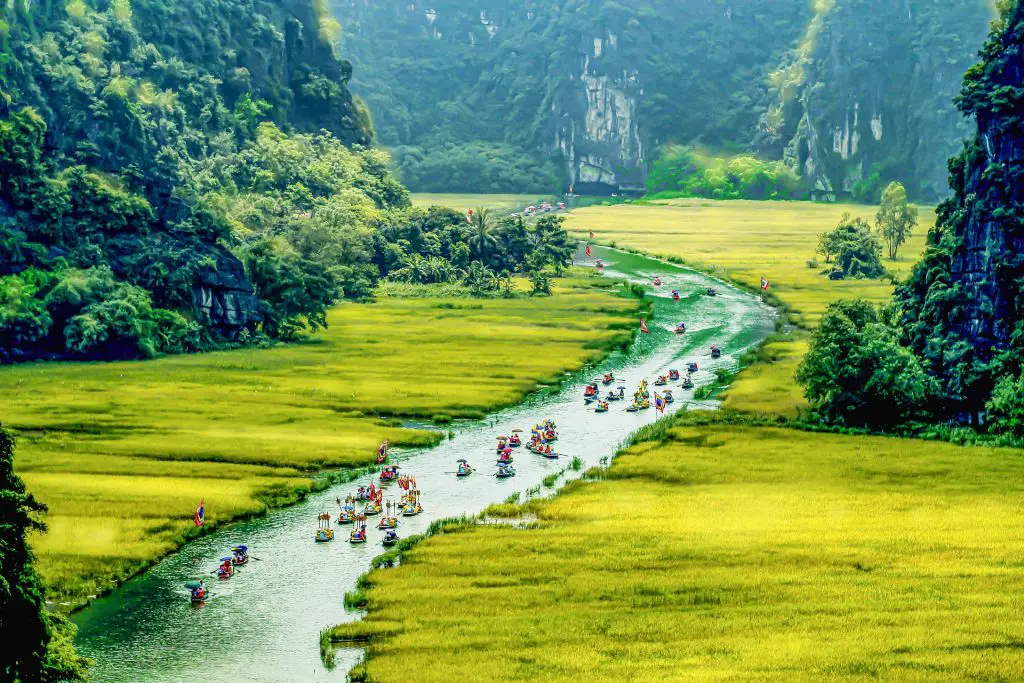 El top 10 de los mejores lugares a visitar en el Sudeste Asiático. Tam Coc (Ninh Binh) en Vietnam número 3 de la lista