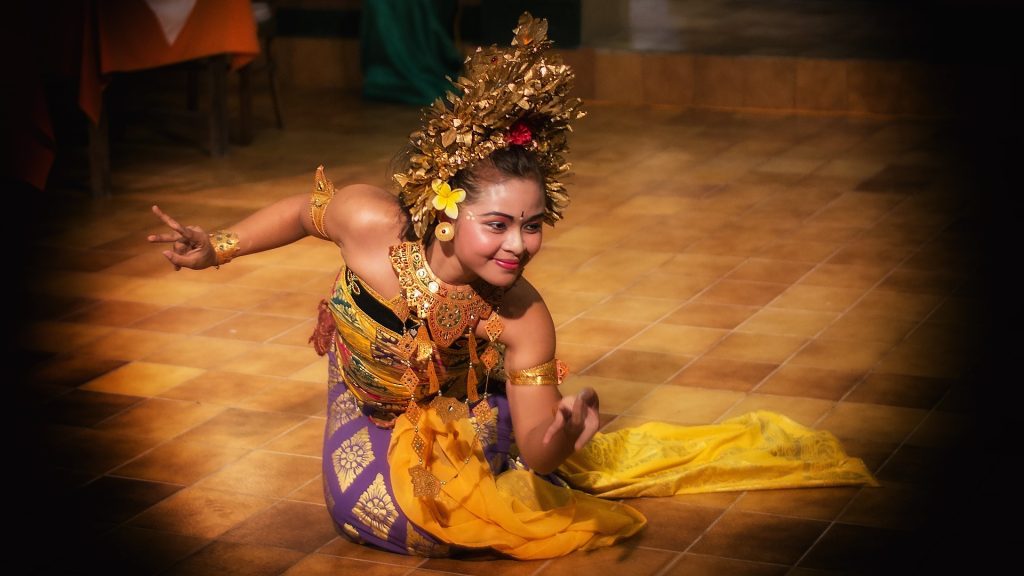  Cultura y Tradiciones de Indonesia Danza
